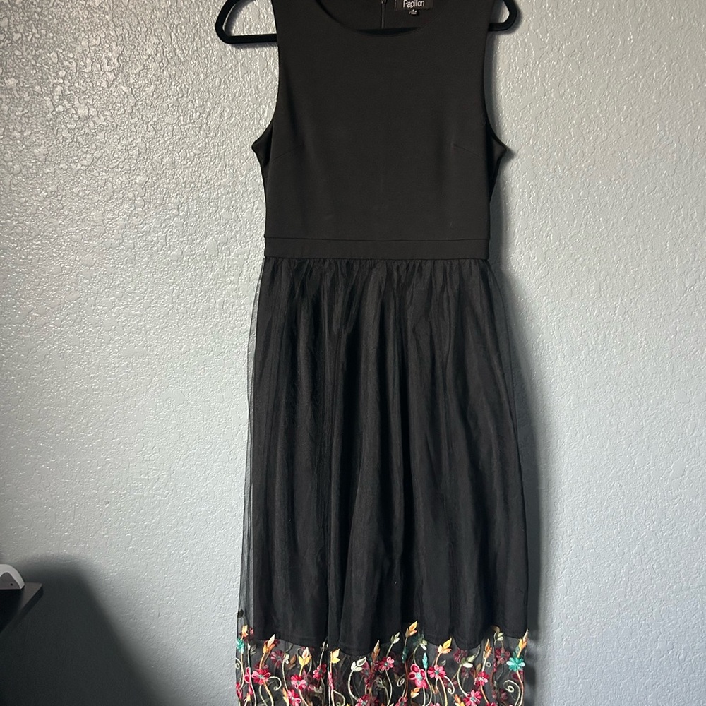 Elegant Black Dress with Floral Embroidery